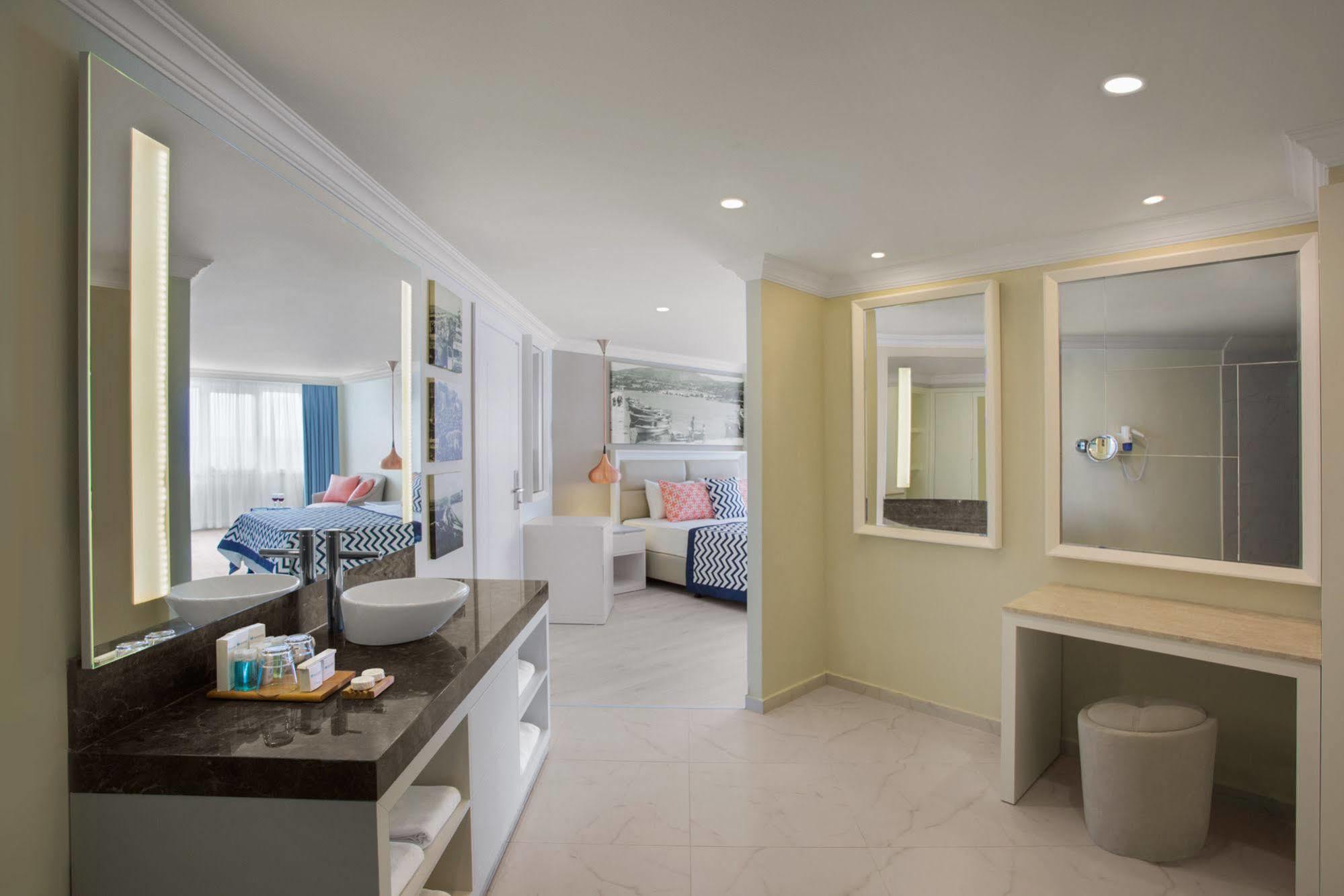 Paloma Marina Suites - Adult Only Kusadası Exteriör bild